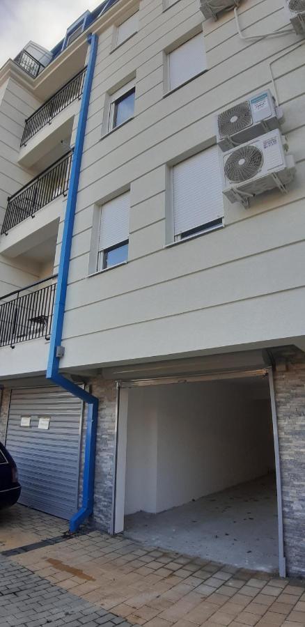 Appartement Cvetkovic Lux Аpartmani & Free Garaza à Vrnjačka Banja Extérieur photo
