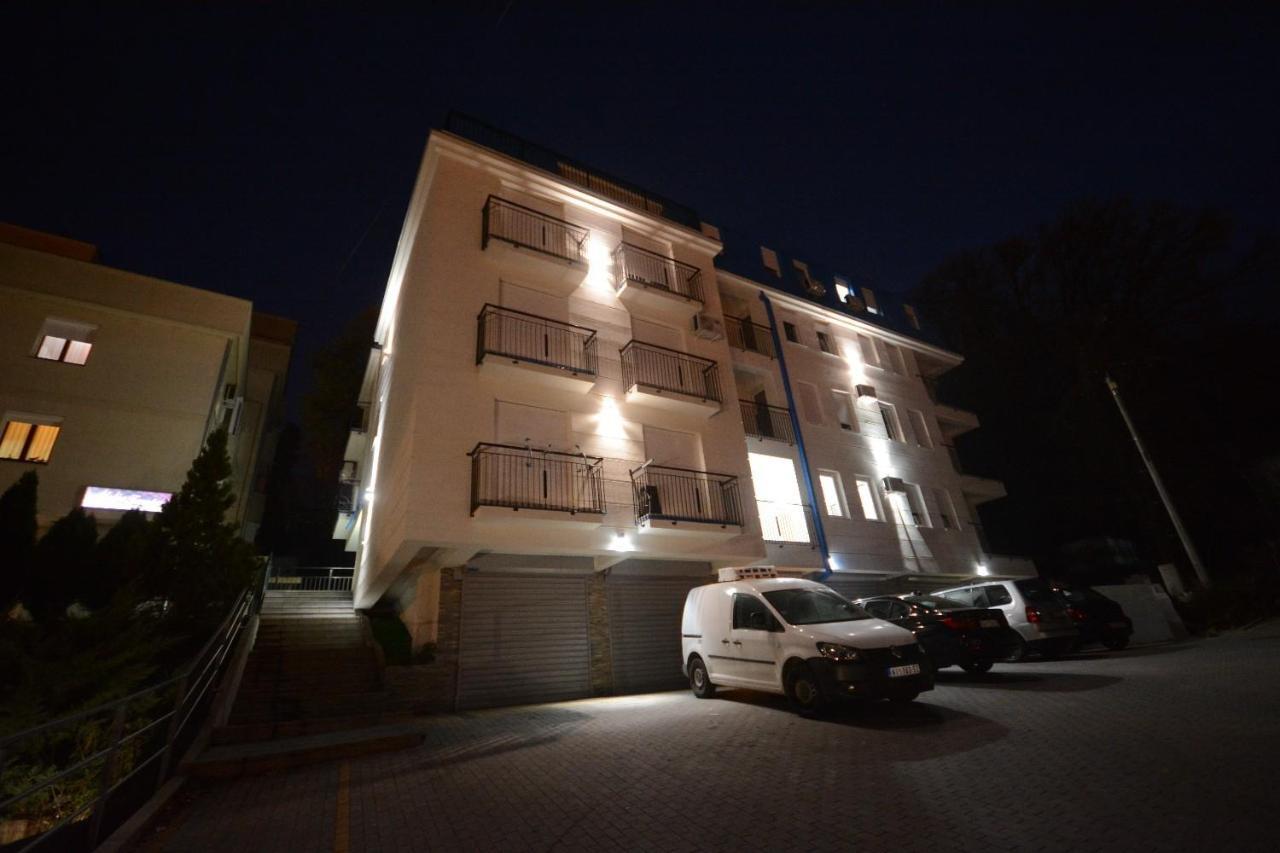 Appartement Cvetkovic Lux Аpartmani & Free Garaza à Vrnjačka Banja Extérieur photo